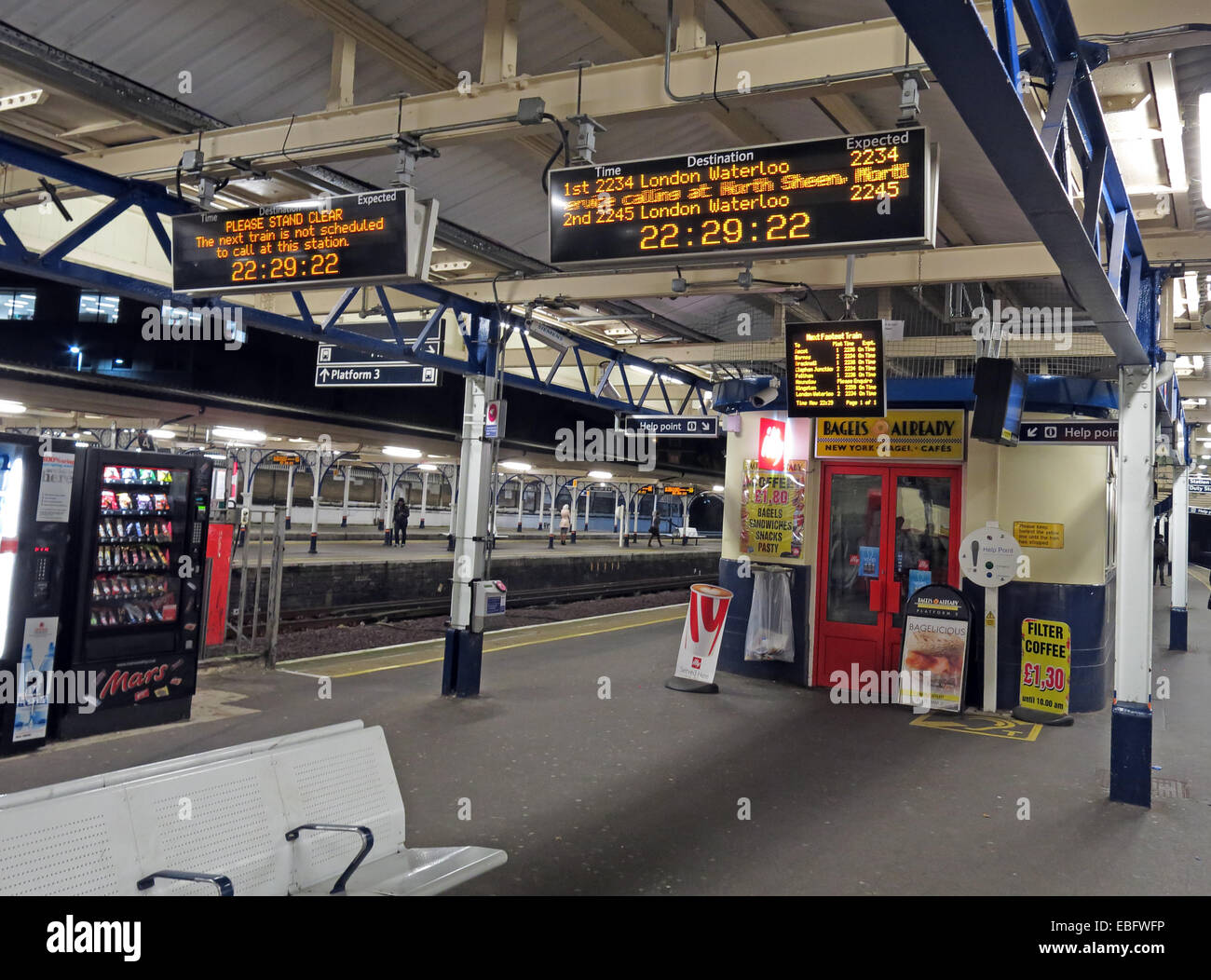 Nacht-Zeit-Panorama Richmond Railway Station London England UK Stockfoto