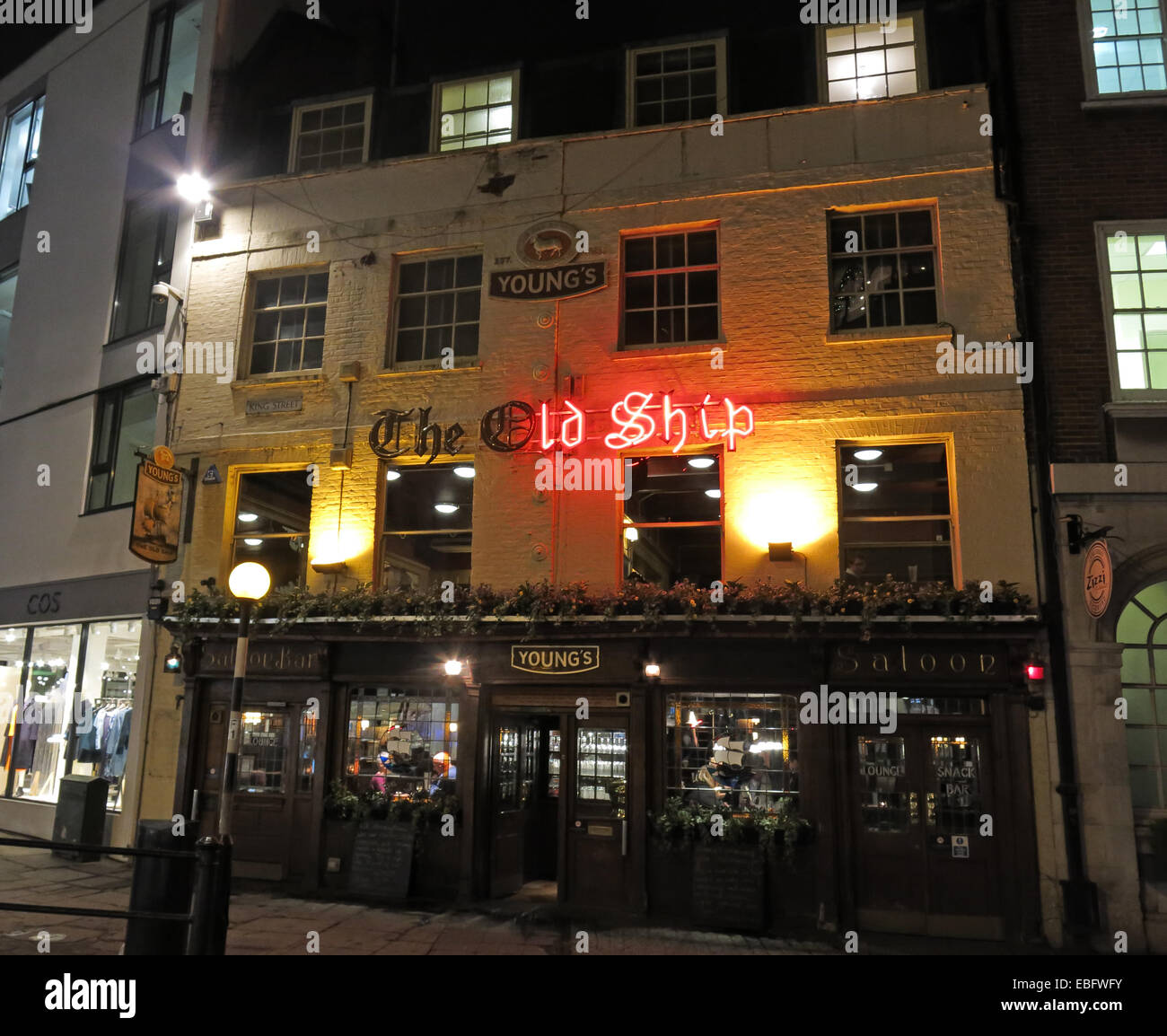 Das alte Schiff Pub, Youngs, Richmond, London bei Nacht Stockfoto