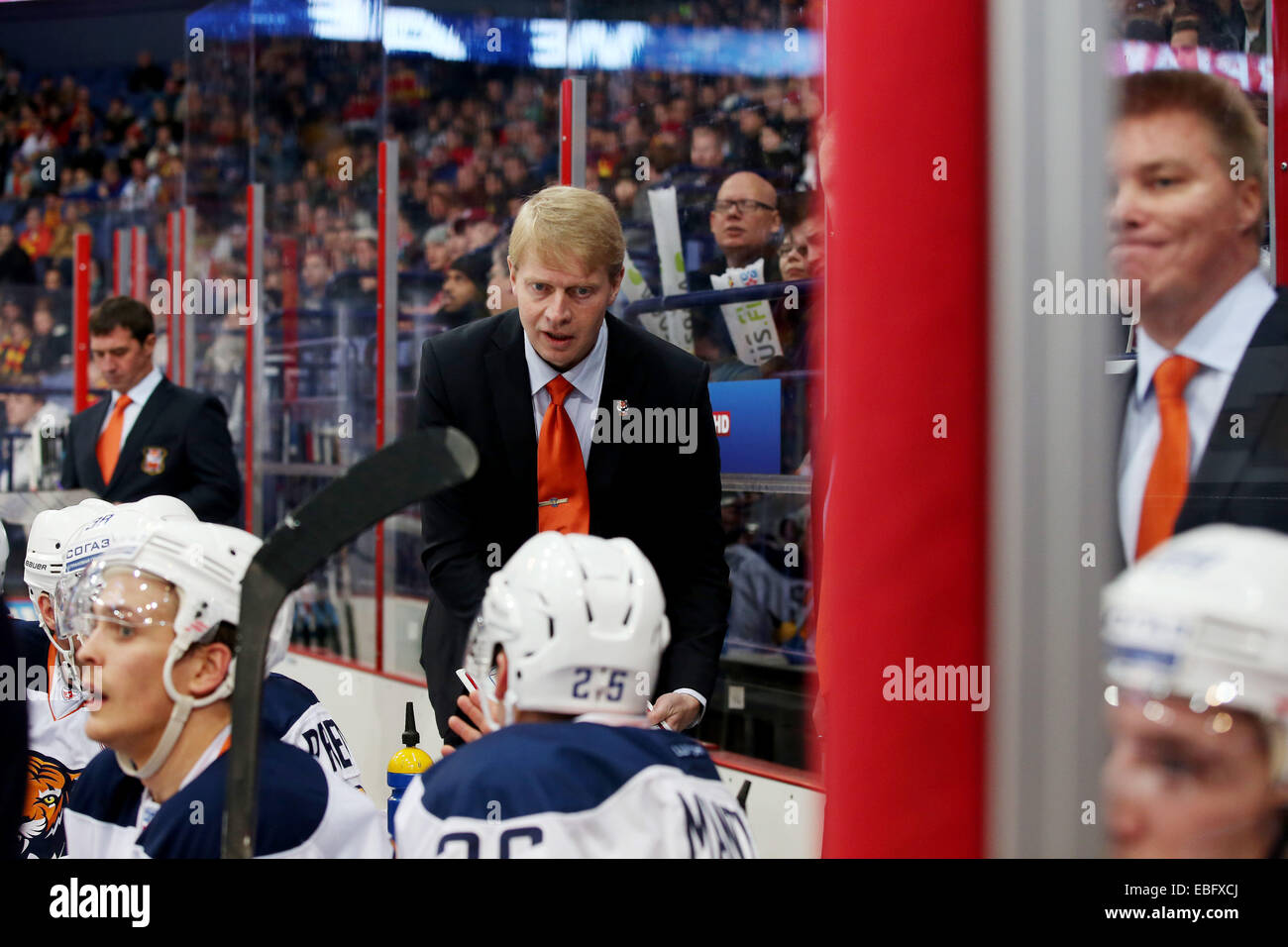 USA. 30. November 2014. PIV 30.11.2014 Kello 17.02.02.Finland, Helsinki, KHL. Jokerit Vs Amur Khabarovsk.Jukka Rautakorpi, Tuukka Mntyl #25. @Petteri Paalasmaa. In der ganzen Presse © Csm/Alamy Live-Nachrichten Stockfoto