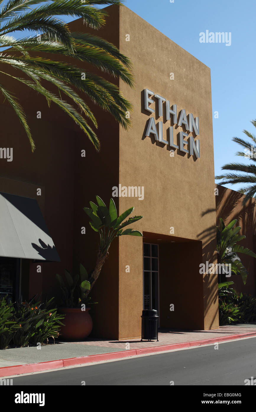 Das äußere eines Ethan Allen Möbel und Heimtextilien Shop in Tustin Orange county in Kalifornien im Jahre 1932 gegründet Stockfoto
