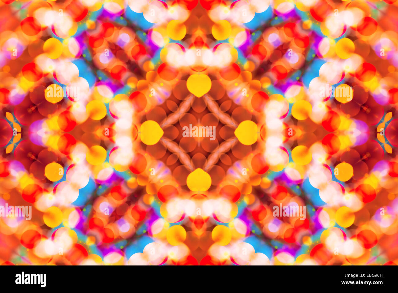 Schön unscharf gestellt bunten Bokeh festliche Lichter im Kaleidoskop als abstrakte Urlaub Feier Hintergrund Stockfoto