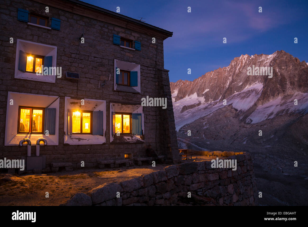 Abenddämmerung am Refuge du Couvercle, Mont-Blanc-Massiv, Chamonix-Mont-Blanc, Haute-Savoie-Abteilung, die Region Rhône-Alpes, Frankreich Stockfoto