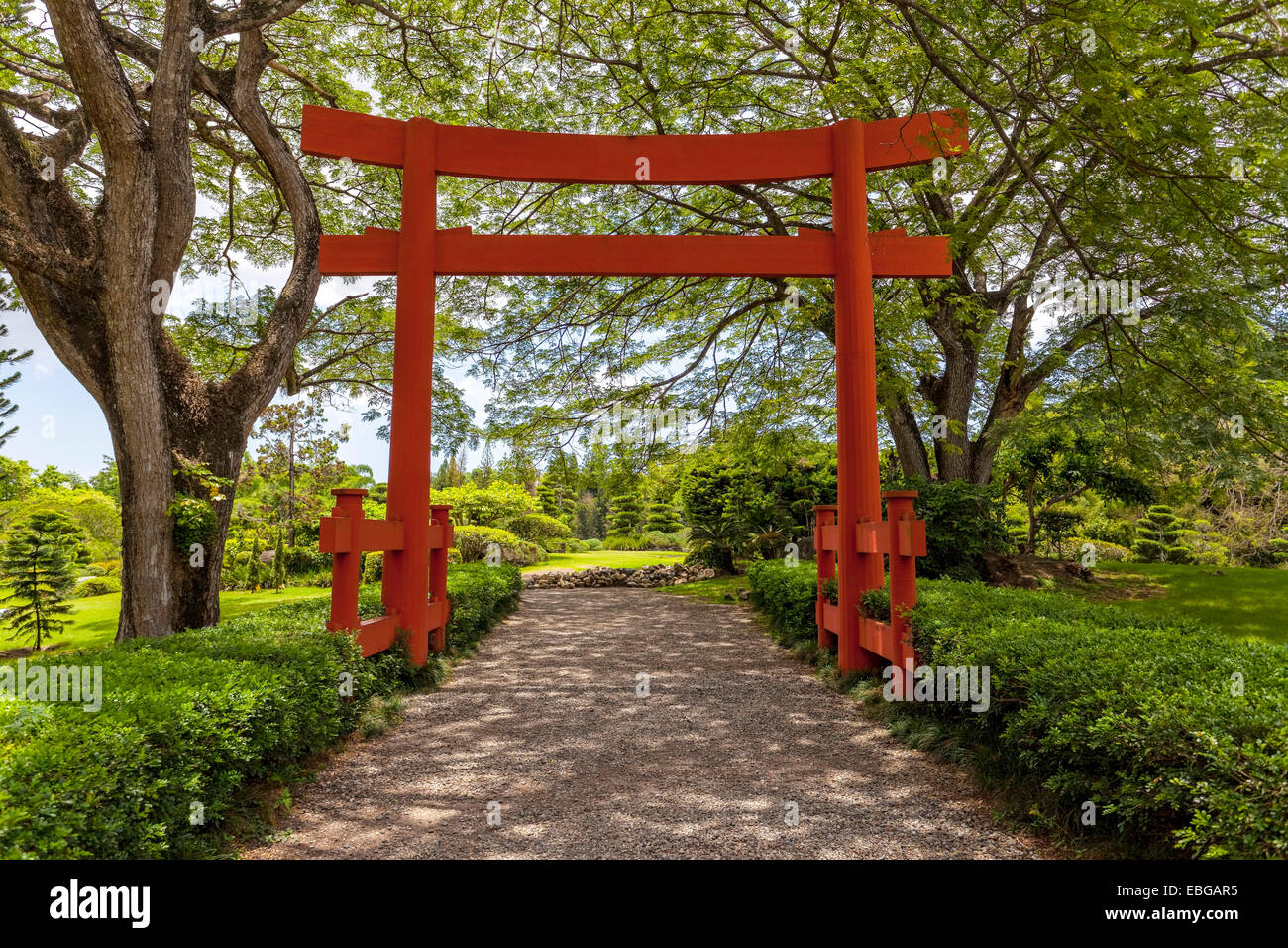 Torii-Eingang des japanischen Gartens an der Jardin Botanico nationalen "Dr. Rafael María Mosoco", nationale botanische Garten, Sant Stockfoto