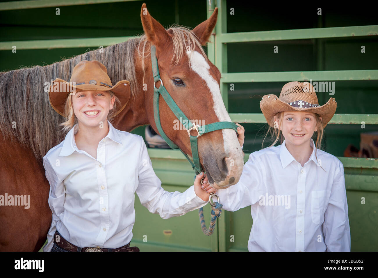 Kinder mit Pferd (Equus) an State Fair in Fairbanks, Alaska Stockfoto