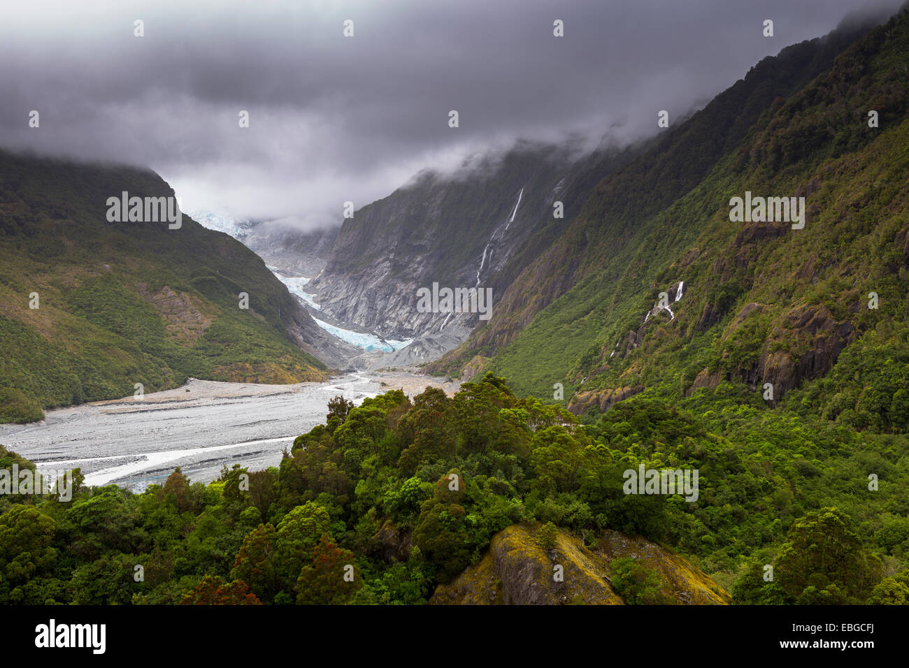 Abfluss von der Gletscherzunge des Franz Josef Glacier, Franz Josef Glacier, Westland Nationalpark West Coast Region Stockfoto