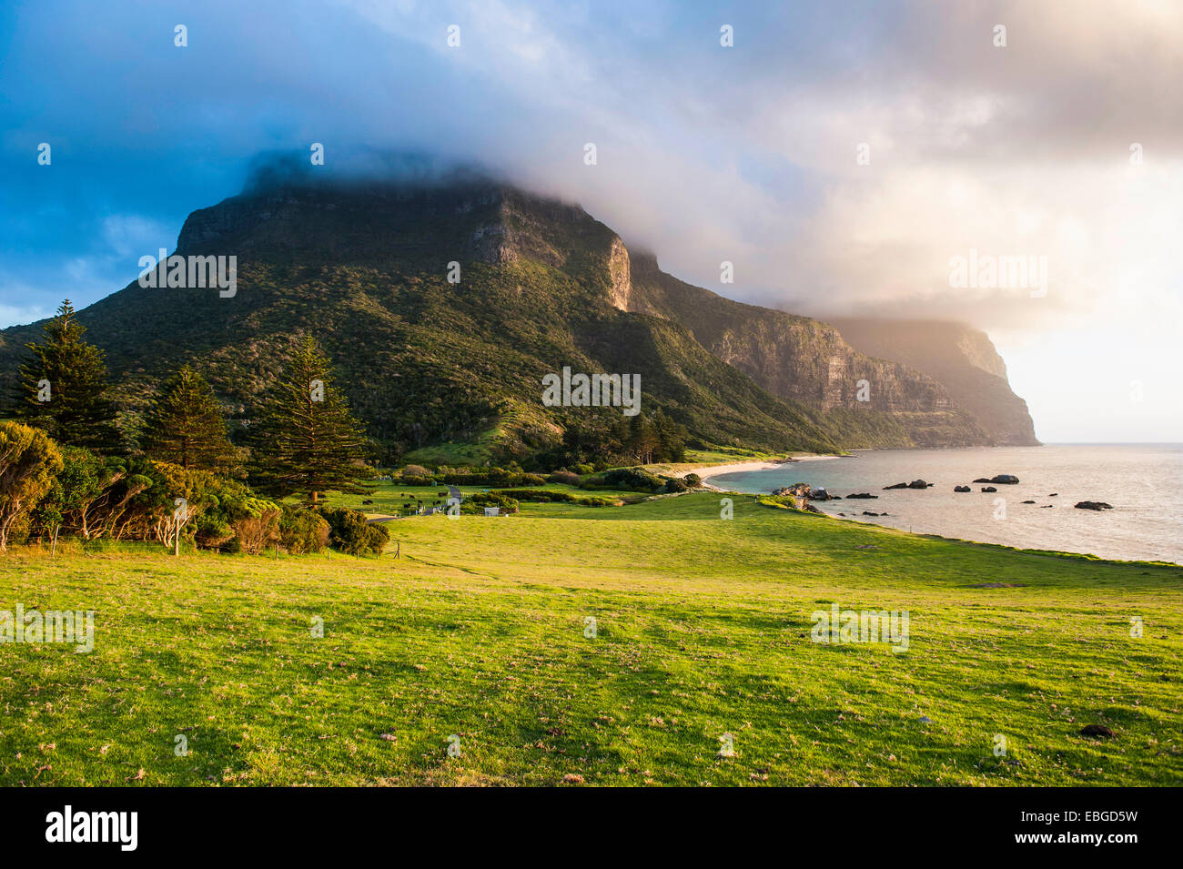 Mount Lidgbird und Mount Gower im Abendlicht, Lord-Howe-Insel, New South Wales, Australien Stockfoto