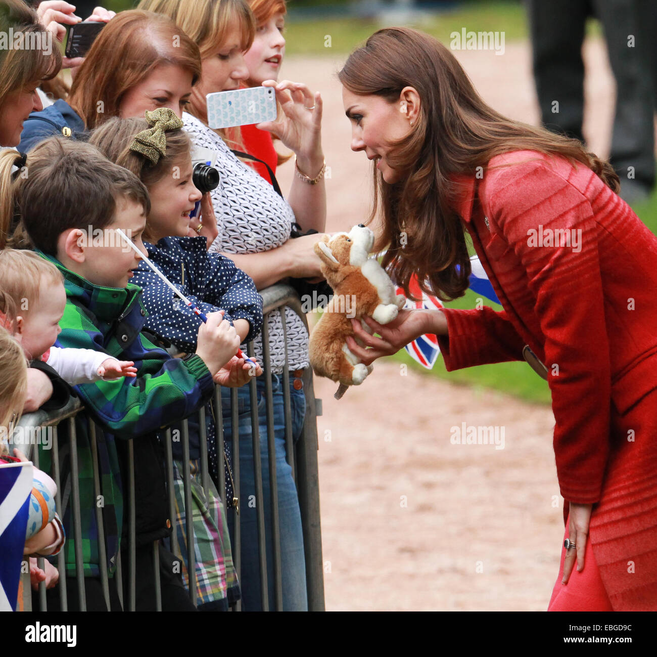 Duke of Cambridge, Prinz William und Catherine, Herzogin von Cambridge enthüllen eine Gedenktafel im Macrosty Park Crieff mit: Catherine, Herzogin von Cambridge, Kate Middleton wo: Perth, Vereinigtes Königreich bei: 28. Mai 2014 Stockfoto