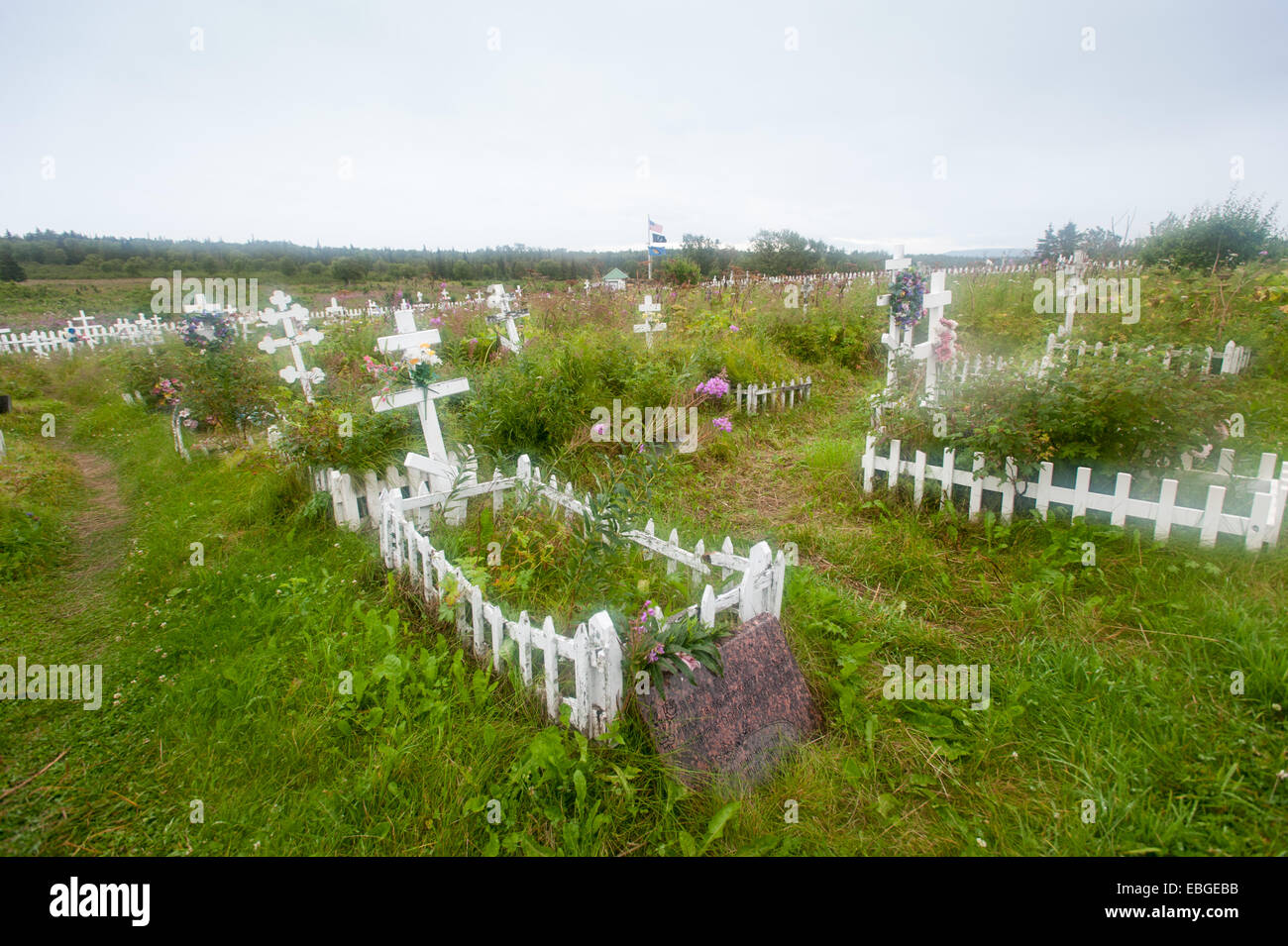 Die Verklärung der unseres Herrn Russisch-orthodoxe Kirche mit Friedhof in Ninilchik, Alaska. Stockfoto