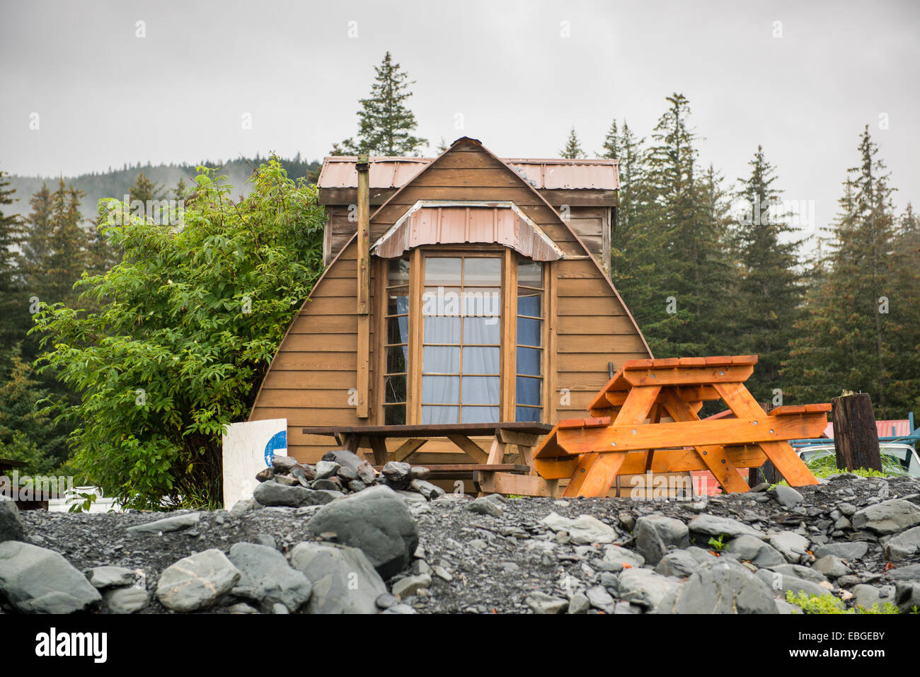 Kleine Holzhütte in Seward, Alaska Stockfoto