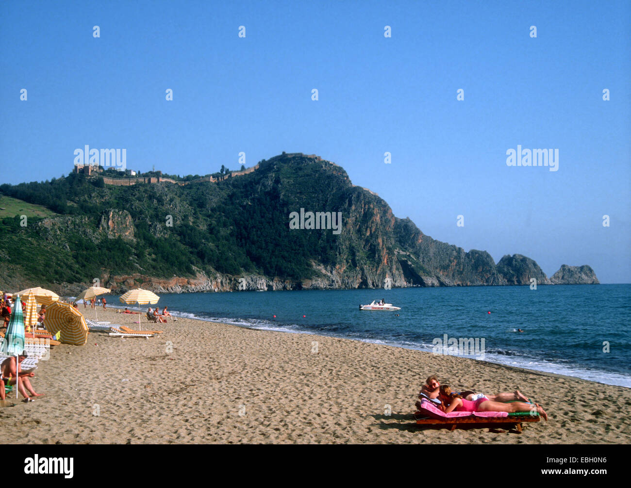 Badestrand an der Küste der Türkei, Alanya Stockfoto
