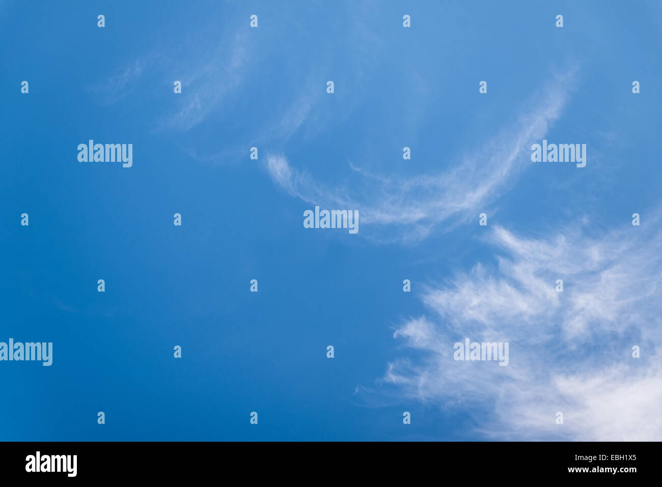 Klarer Himmel, Hintergrund der Cloud. Stockfoto