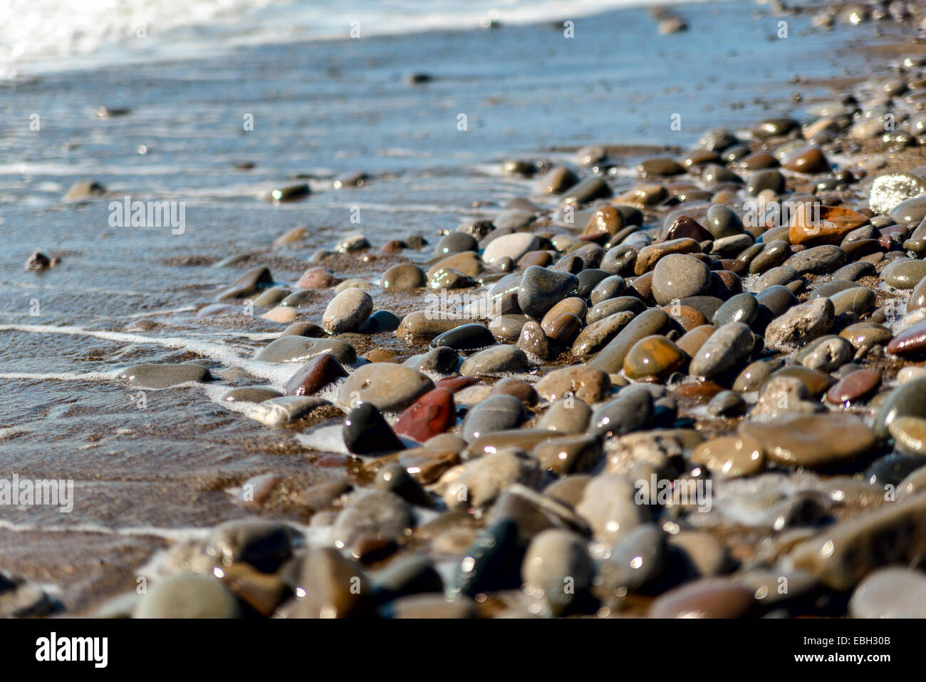 Strand, Meer Kiesel gewaschen von Welle Stockfoto