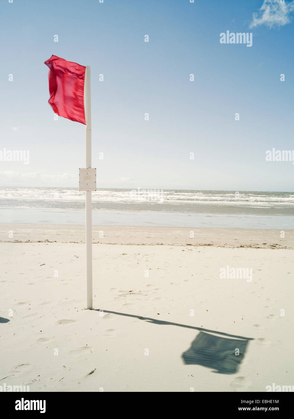 Rote Gefahr Flagge, Formby, England Stockfoto