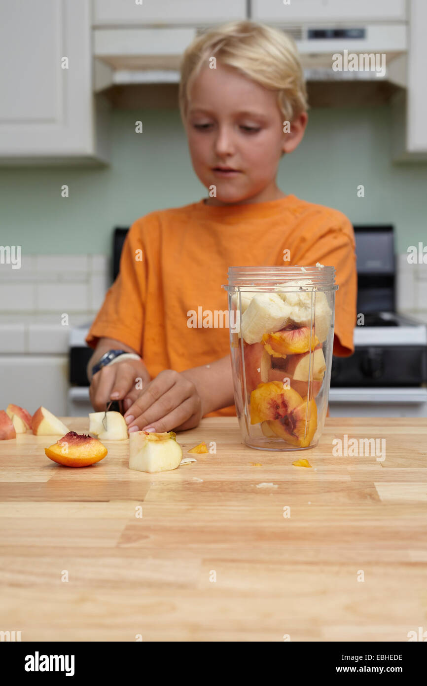 Junge Früchte in Küche mischen Stockfoto