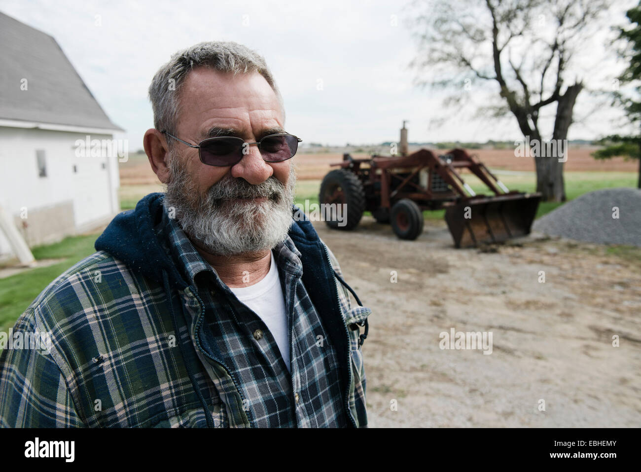 Porträt von senior männlichen Landwirt auf Hof, Plattsburg, Missouri, USA Stockfoto