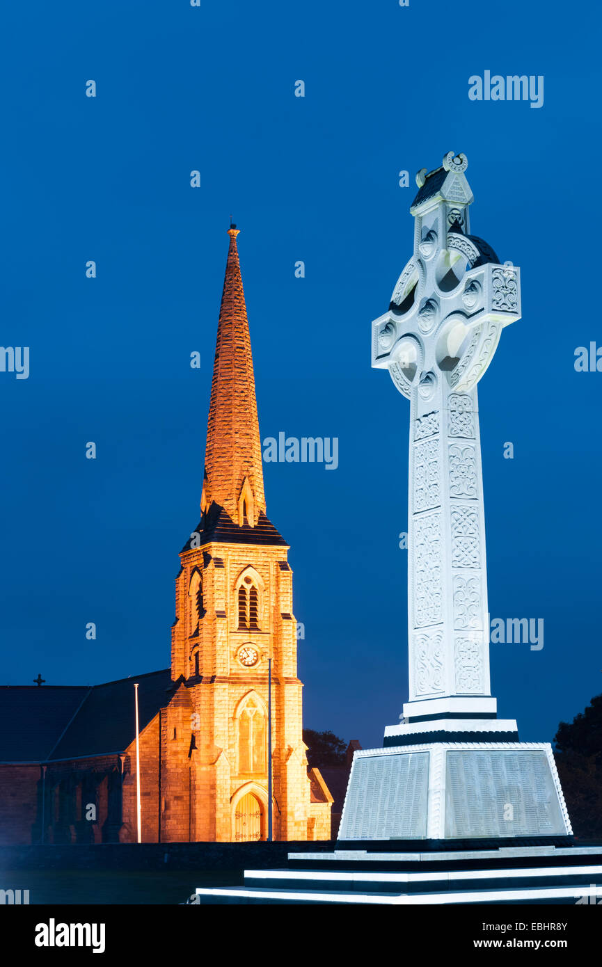 Kirche St. Johns und Keltenkreuz auf Tynwald Hill, St. Johns, Isle Of Man Stockfoto