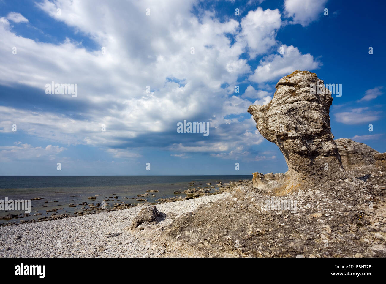 Gesicht-ähnliche Seastacks bei Langhammar auf der Insel Gotland, Schweden. Der lokale Name für eine Seastack ist eine Rauk Stockfoto