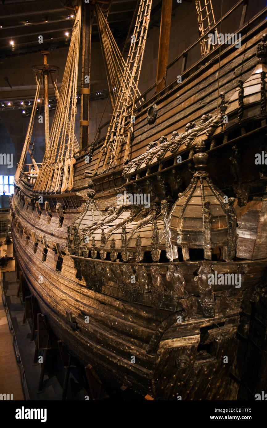 Das Königliche schwedische Kriegsschiff Vasa in seinem Museum. Es sank im Jahre 1628 und wurde im Jahr 1956 wieder gefunden. Stockfoto