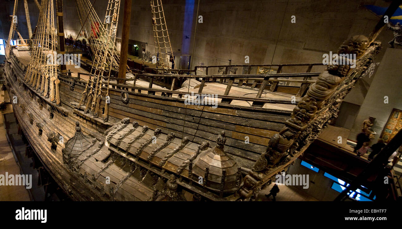 Das Königliche schwedische Kriegsschiff Vasa in seinem Museum. Es sank im Jahre 1628 und wurde im Jahr 1956 wieder gefunden. Stockfoto