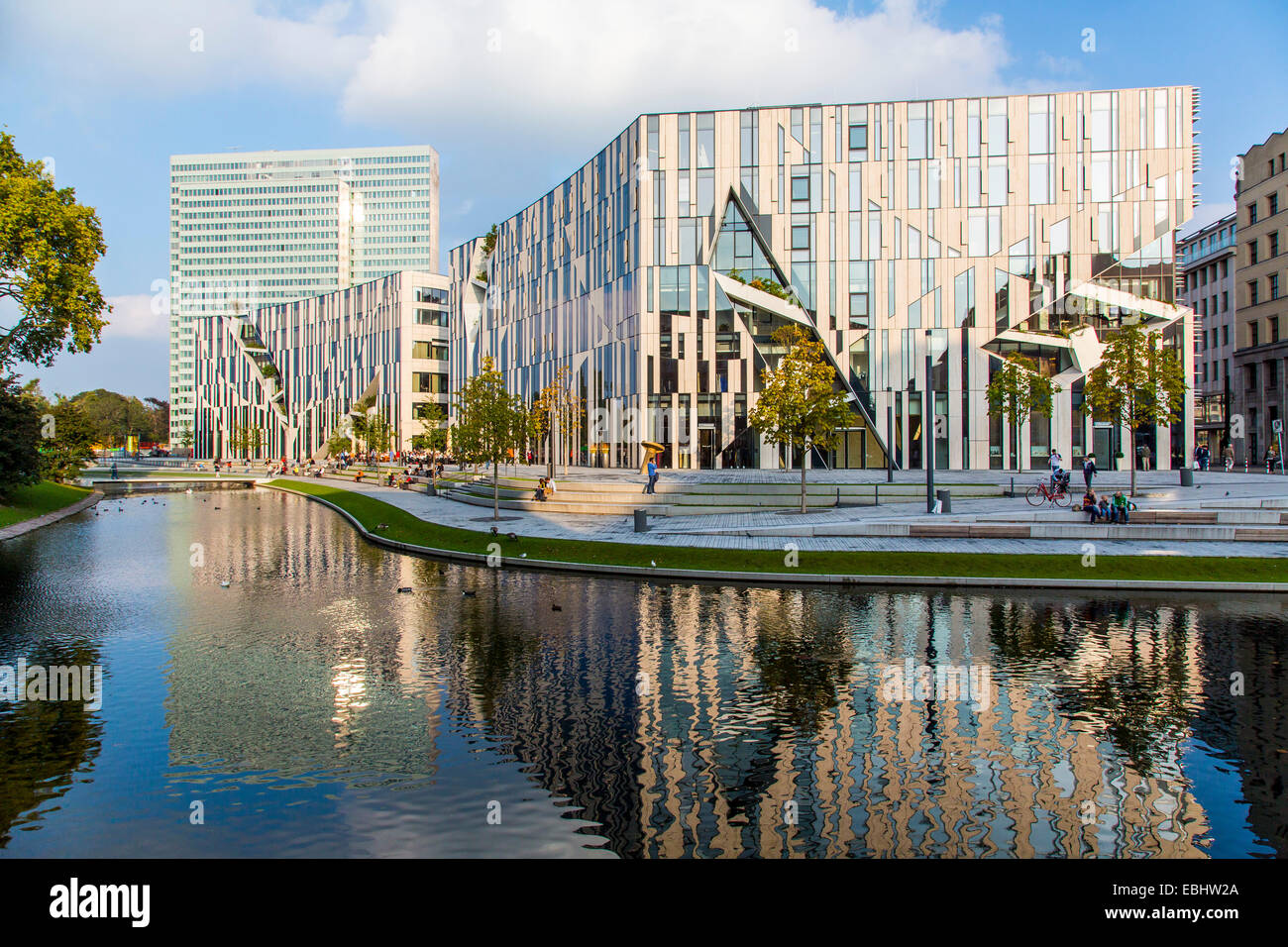 Kö-Bogen ein Gebäudekomplex mit Büros, Geschäften und Restaurants im Zentrum von Düsseldorf, Stockfoto