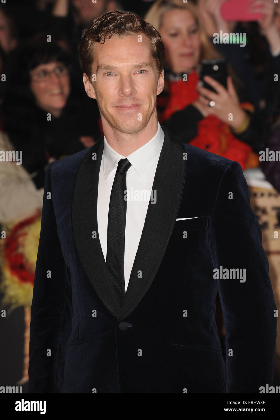 London, UK. 1. Dezember 2014. Benedict Cumberbatch besucht die UK-Premiere von "Hobbit" an Empire Leciester Square. Bildnachweis: Ferdaus Shamim/ZUMA Draht/Alamy Live-Nachrichten Stockfoto