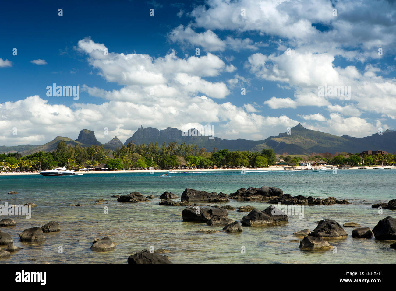 Mauritius, Pointe Aux Piments, Mount Pieter Both und Küsten-Berge von Turtle Bay Stockfoto