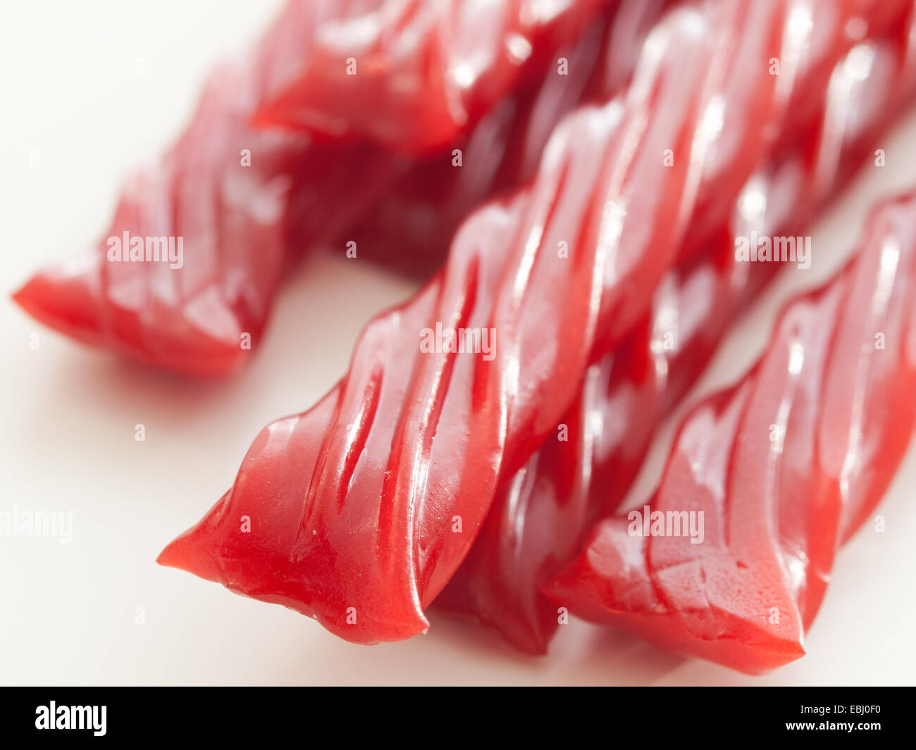 Eine Nahaufnahme von Twizzlers Wendungen Süßigkeiten.  Von der Hershey Company hergestellt. Stockfoto