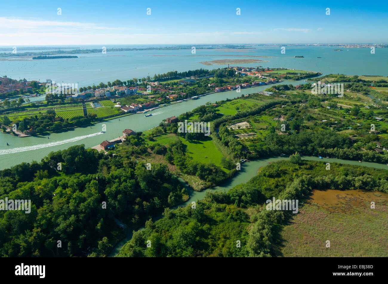 Luftaufnahme von Isola Mazzorbo, Inseln Mazzorbetto und dei Laghi, Lagune von Venedig, Italien, Europa Stockfoto