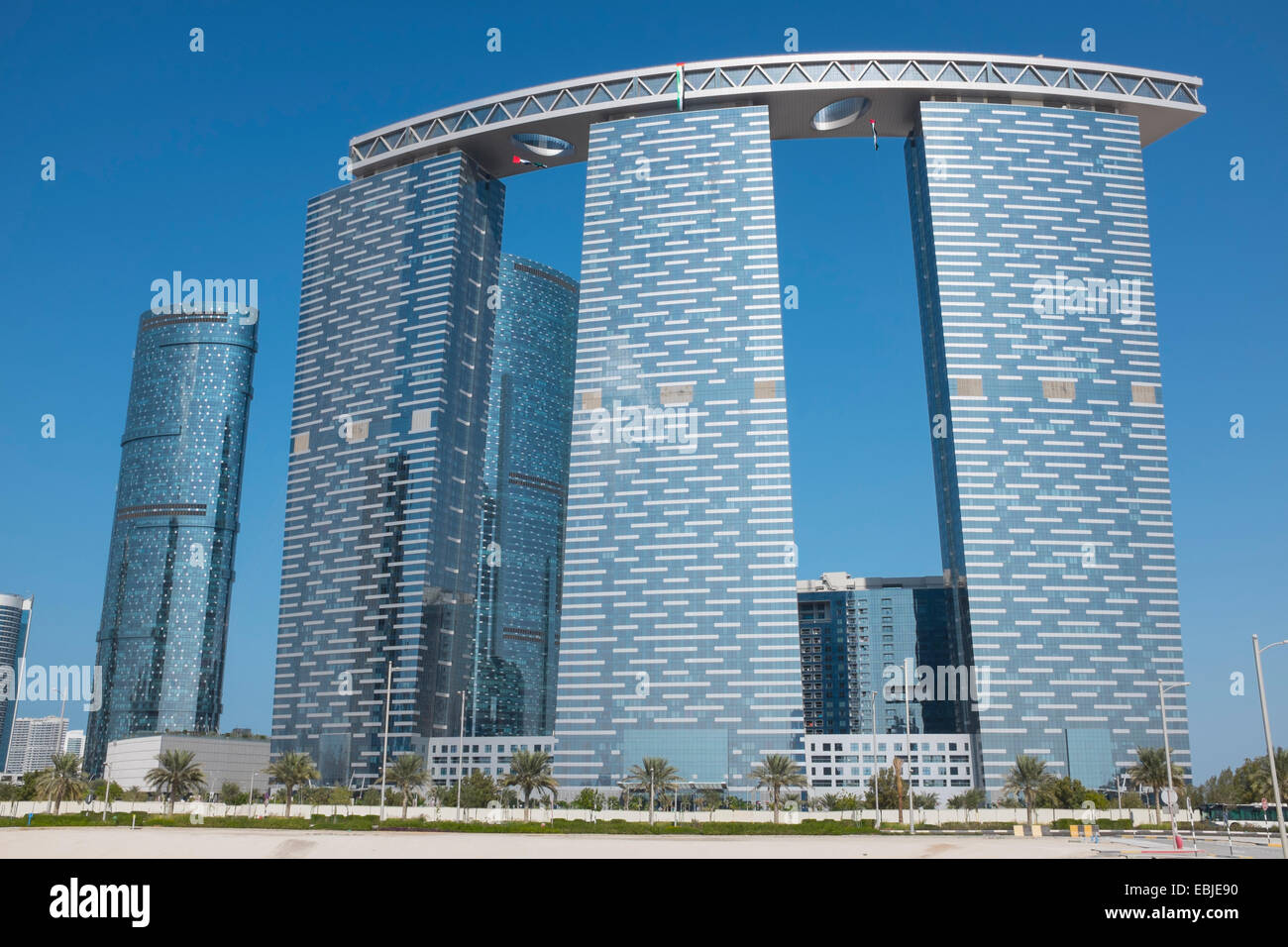 Moderne Hochhaus Wohn- und Bürogebäuden, Torturm auf rechten Seite, im Bau auf Al Reem Island in Abu Dhabi Vereinigte Arabische Emirate Stockfoto