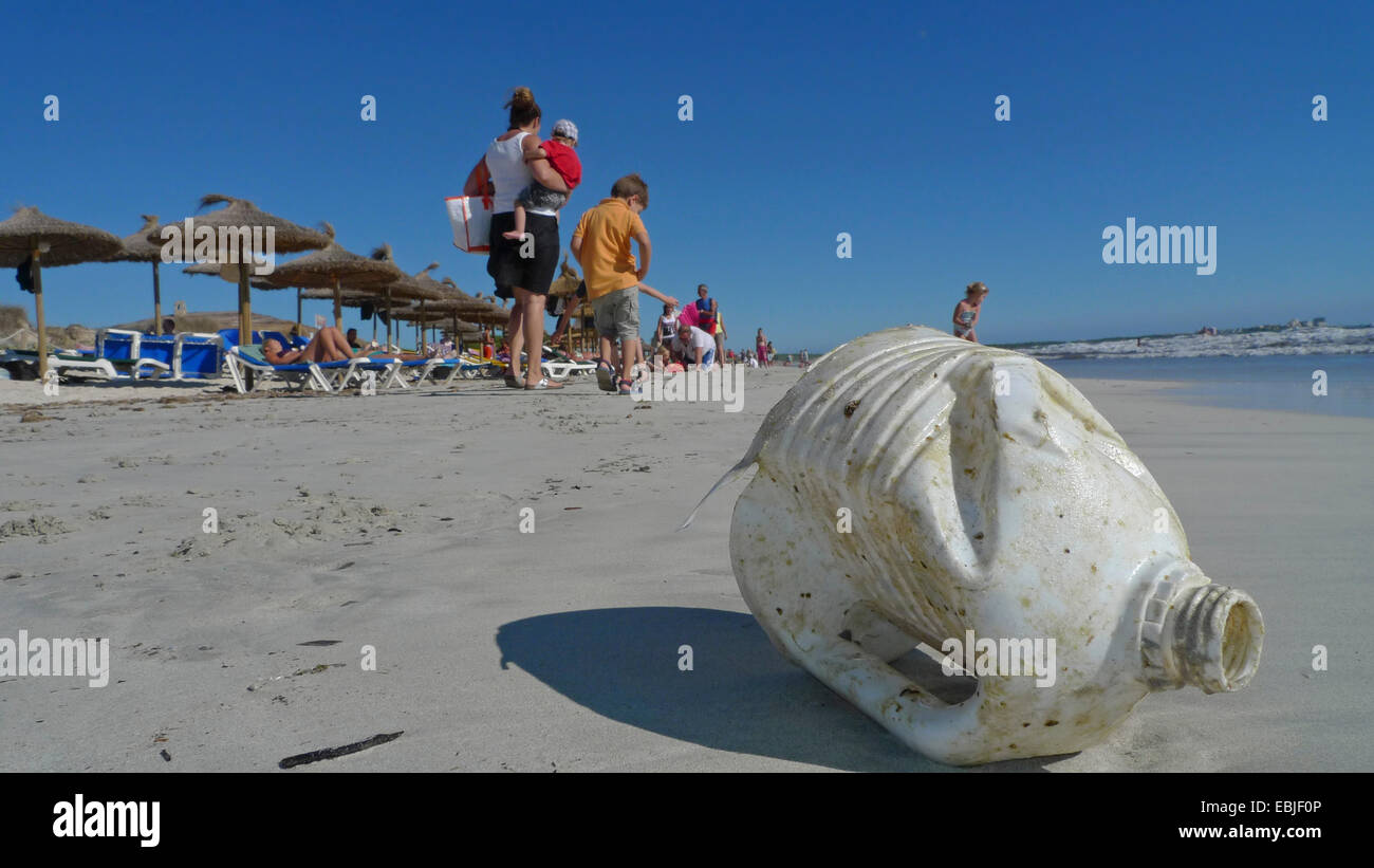 Plastikmüll am Strand baden, Es Trenc, Mallorca, Balearen, Spanien Stockfoto