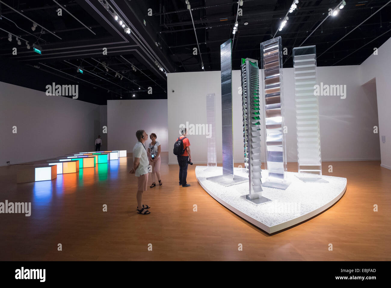 Ausstellung sehen durch Licht mit einer Auswahl aus der Sammlung Guggenheim Abu Dhabi auf dem Display an Manarat Al Saadiyat cultum Stockfoto