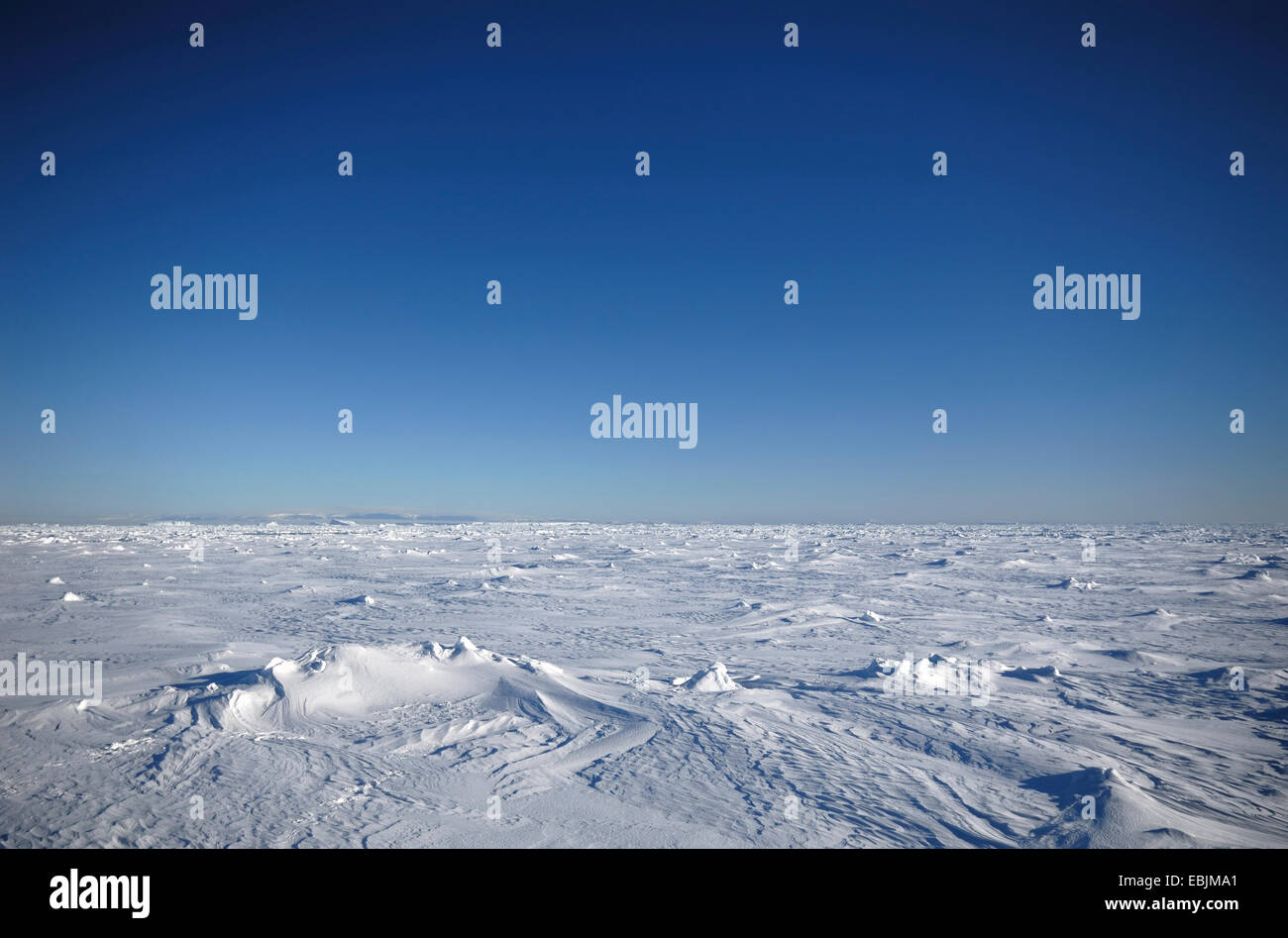 Antarktis Eisfelder mit blauem Himmel, Antarktis Stockfoto