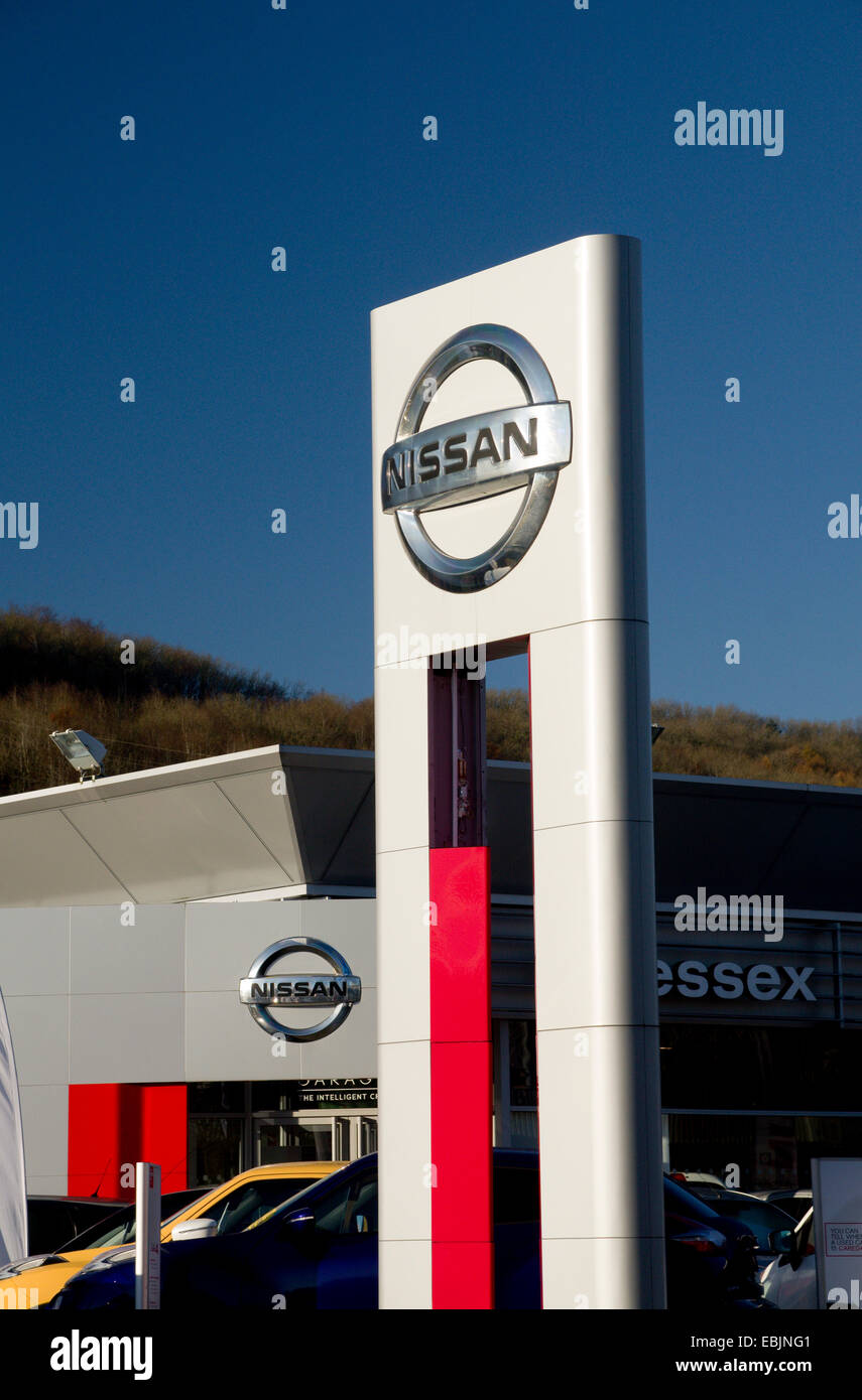 Melden Sie sich außerhalb von Nissan Auto Autohaus, Cardiff, Wales. Stockfoto