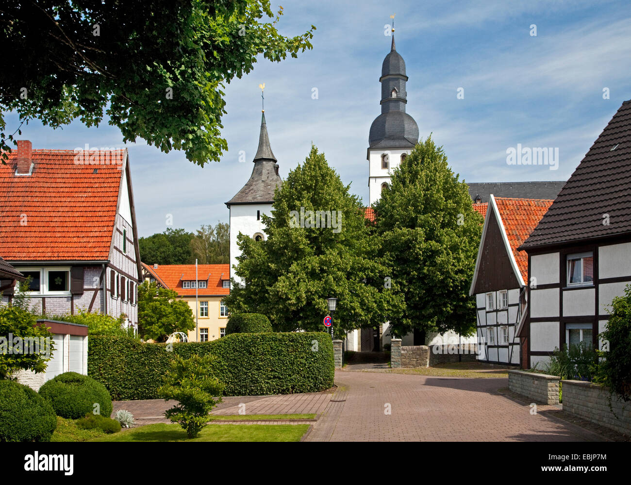 Altstadt mit Protestantic und katholischen Kirche, Deutschland, North Rhine-Westphalia, Welver Stockfoto