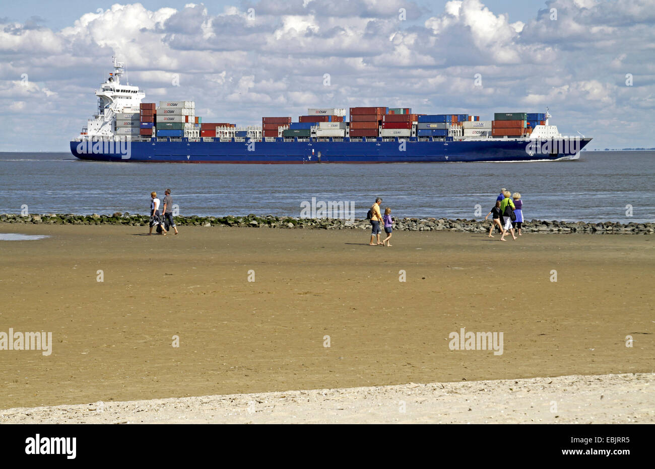 Container-Schiff in der Nähe von Nordsee Küste, Deutschland, Niedersachsen, Cuxhaven Stockfoto