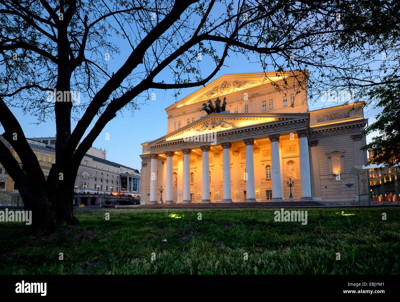 Ansicht des Bolschoi-Theaters in der Nacht, Moskau, Russland Stockfoto