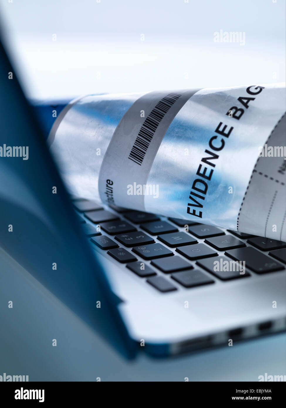 Laptop-Computer bereit forensische Beweise Tasche mitnehmen Stockfoto