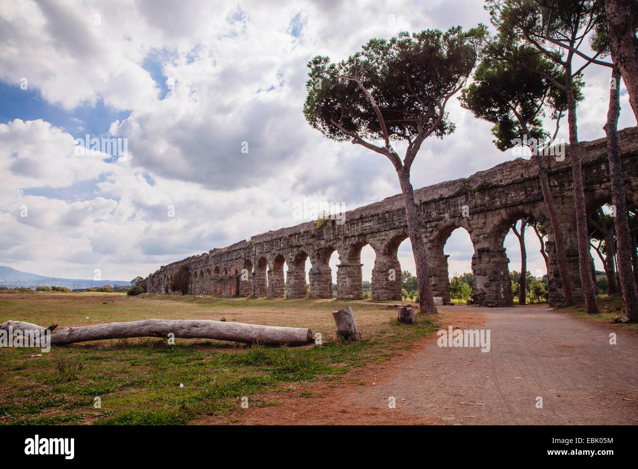 Altes Aquädukt, Parco Degli Acquedotti, Rom, Italien Stockfoto