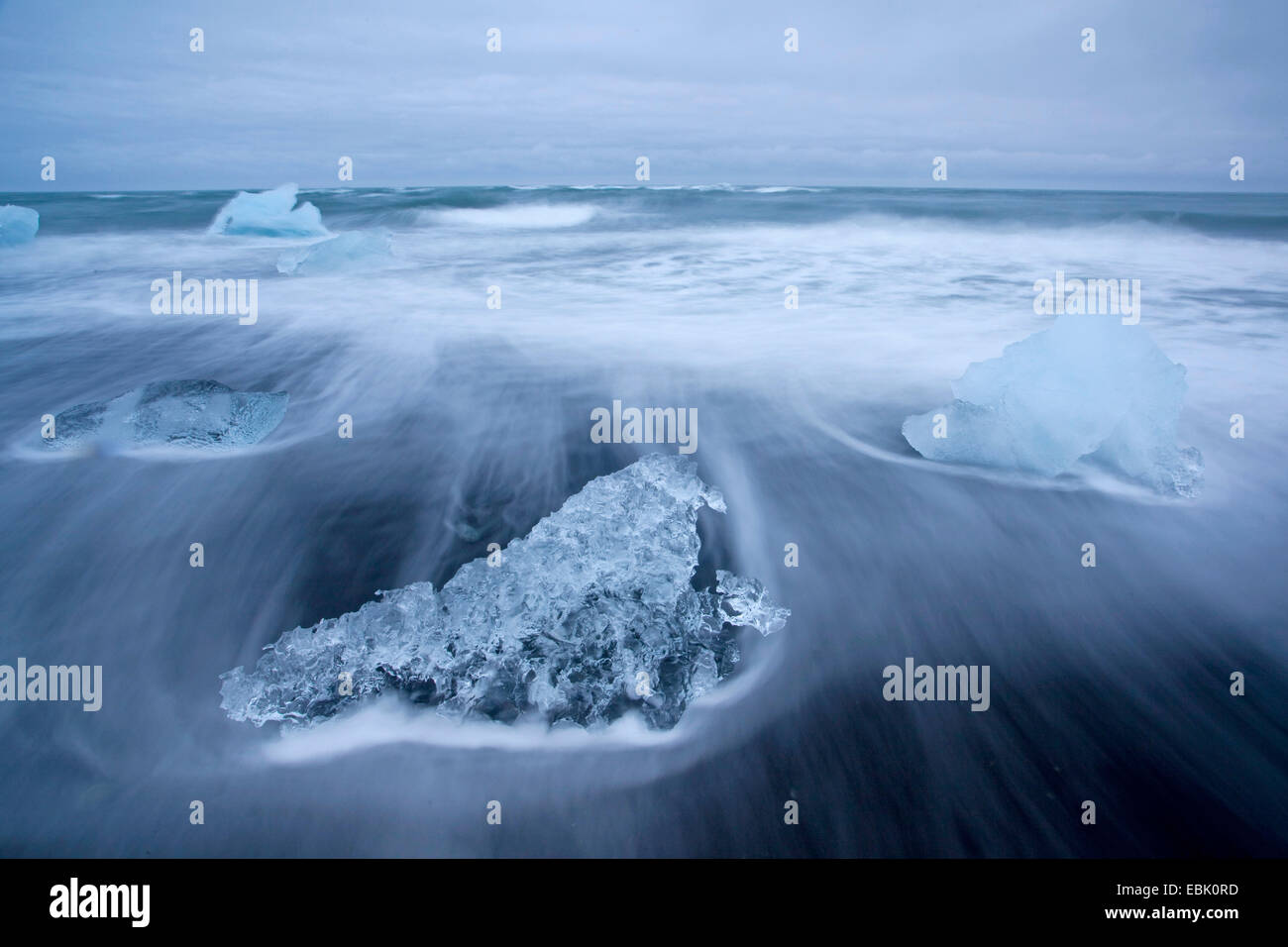 Eis auf schwarzen Strand, Island, Joekulsßrlon Stockfoto