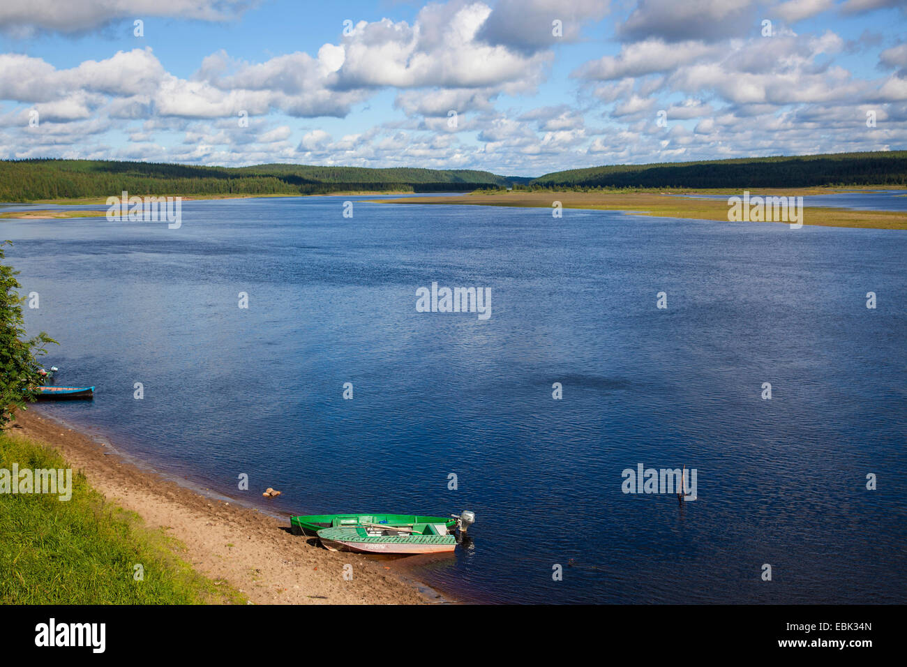 Varzuga River in der Nähe von Varzuga, Russland, Oblast Murmansk, Kola Stockfoto