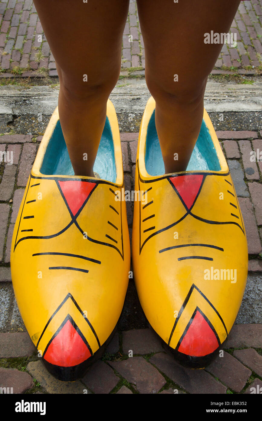 Traditionelle clogs niederlande Fotos und Bildmaterial in hoher Auflösung Seite 2 Alamy