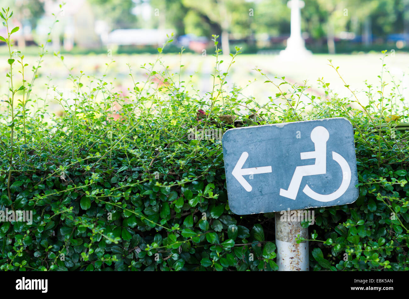 Zugänglichen Weise Zeichen für Menschen mit Behinderungen. Stockfoto