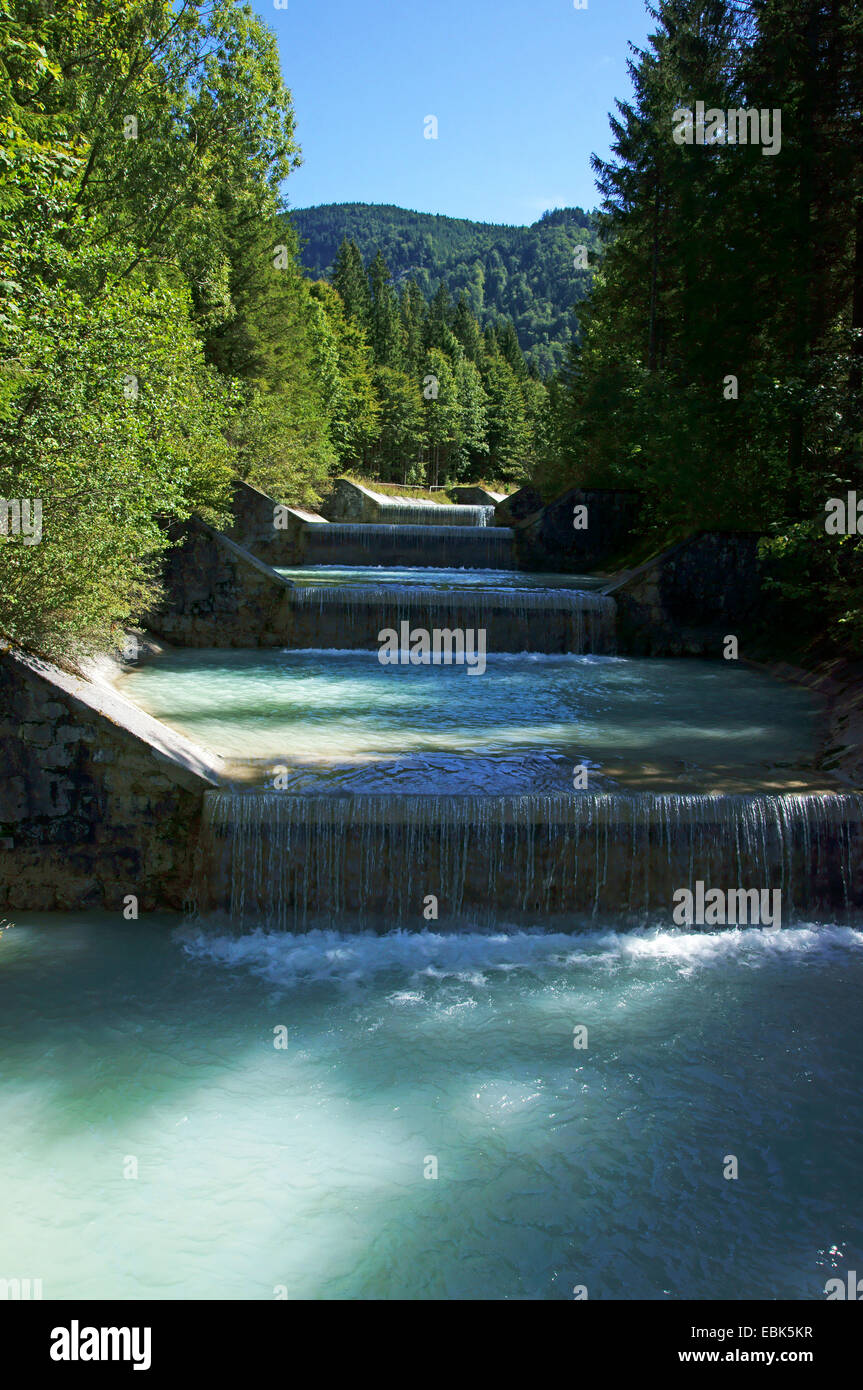 Mand gefertigte Kaskaden von Fluss Jachen, Deutschland, Bayern, Oberbayern, Oberbayern Stockfoto