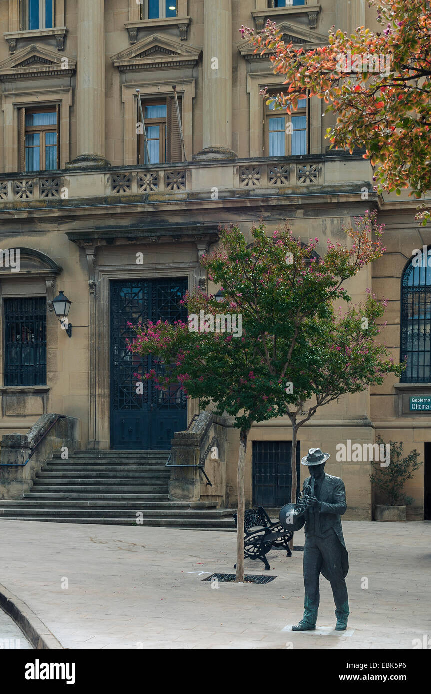 Statue von einem Musiker, spielt das Horn in der Straße von der Stadt Haro, La Rioja, Spanien Stockfoto