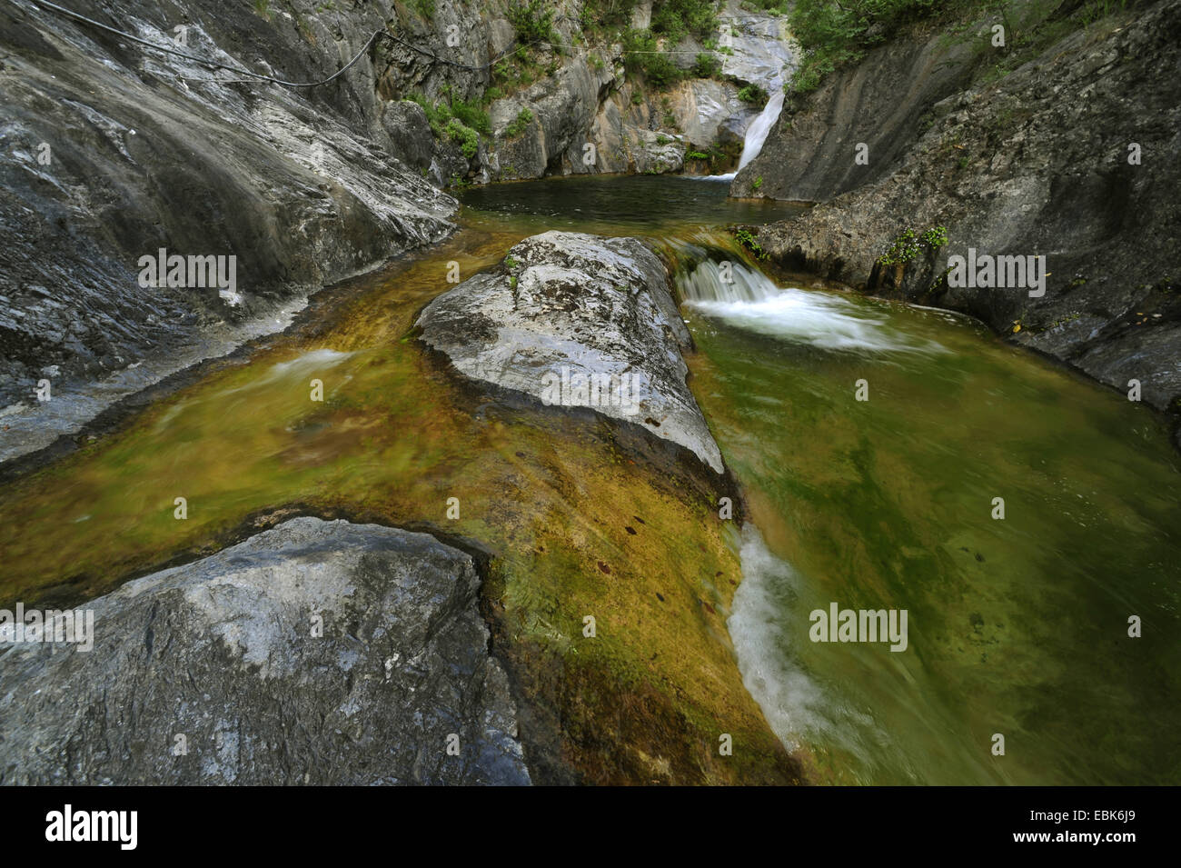 Wasser fällt am Fuße des Olymp, Griechenland, Mazedonien, Olymp Stockfoto
