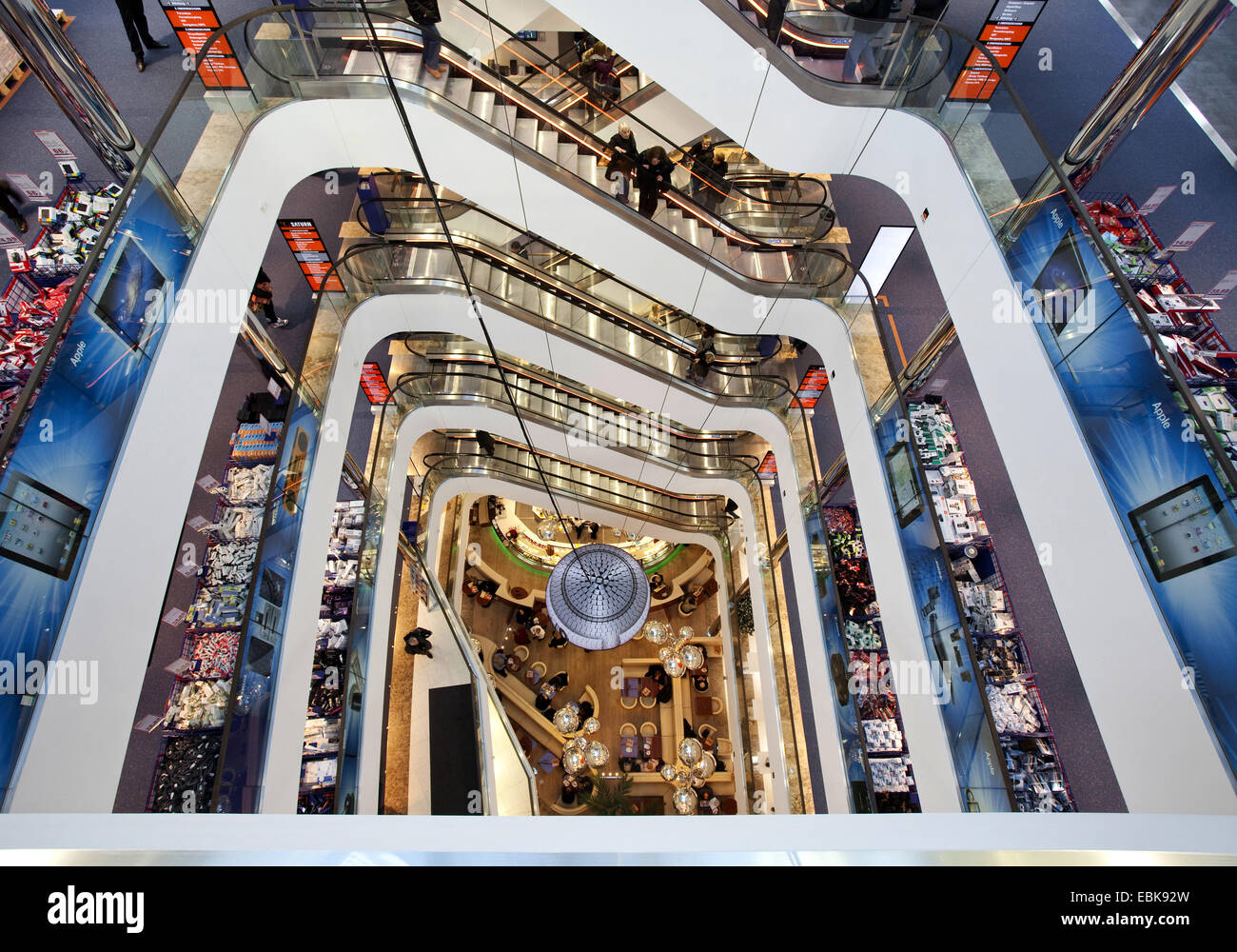 Rolltreppen in das Einkaufszentrum Sevens, Deutschland, Nordrhein-Westfalen, Düsseldorf Stockfoto