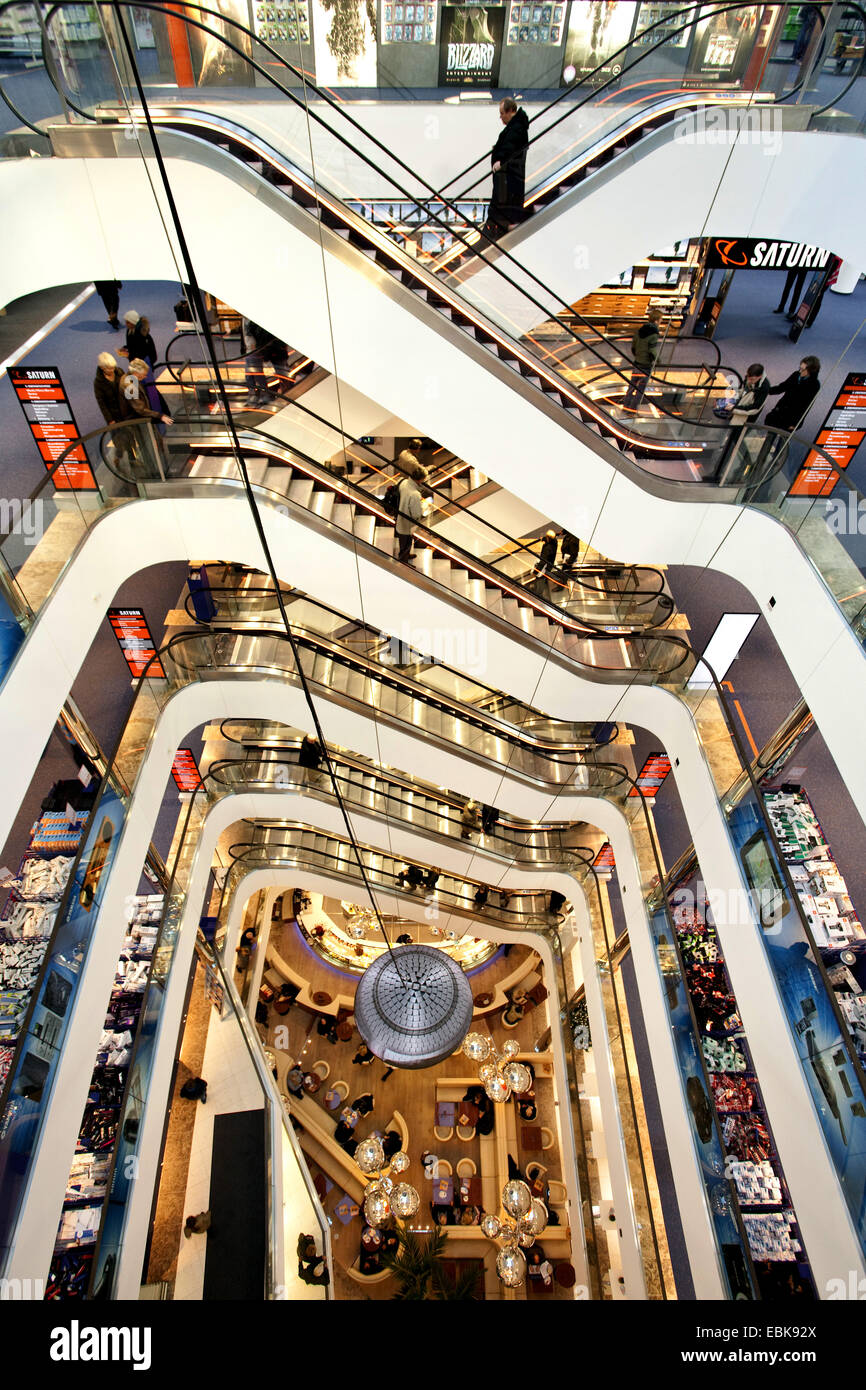 Rolltreppen in das Einkaufszentrum Sevens, Deutschland, Nordrhein-Westfalen, Düsseldorf Stockfoto