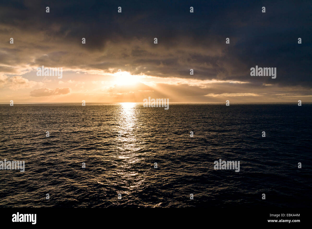 Wolken über South Polar Ozean, Antarktis Stockfoto