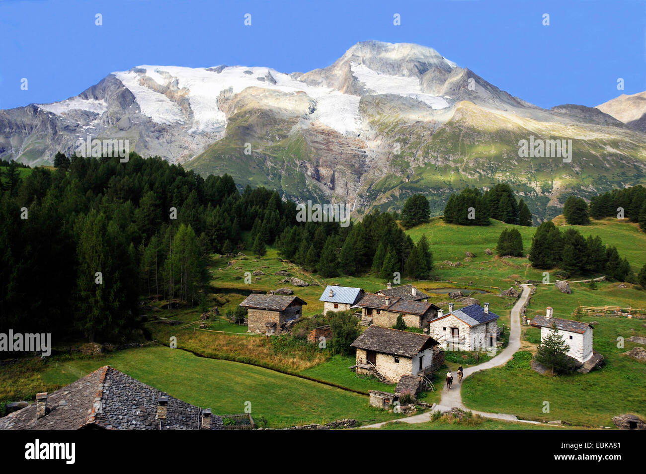 Panoramablick über das Dorf Monal am Mont Pourri (3.779 m), Frankreich, Savoyen, Sainte-Foy-Tarentaise Stockfoto