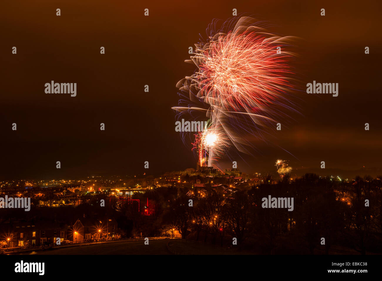 Feuerwerk über dem Lancaster Castle Lancashire England. Stockfoto